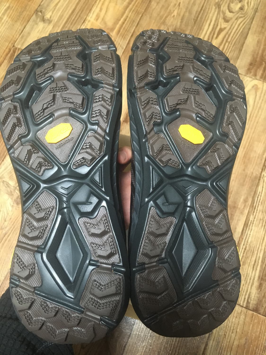 호카 새티스파이 마파테스피드4 라이트 커피 판매합니다 상품이미지7