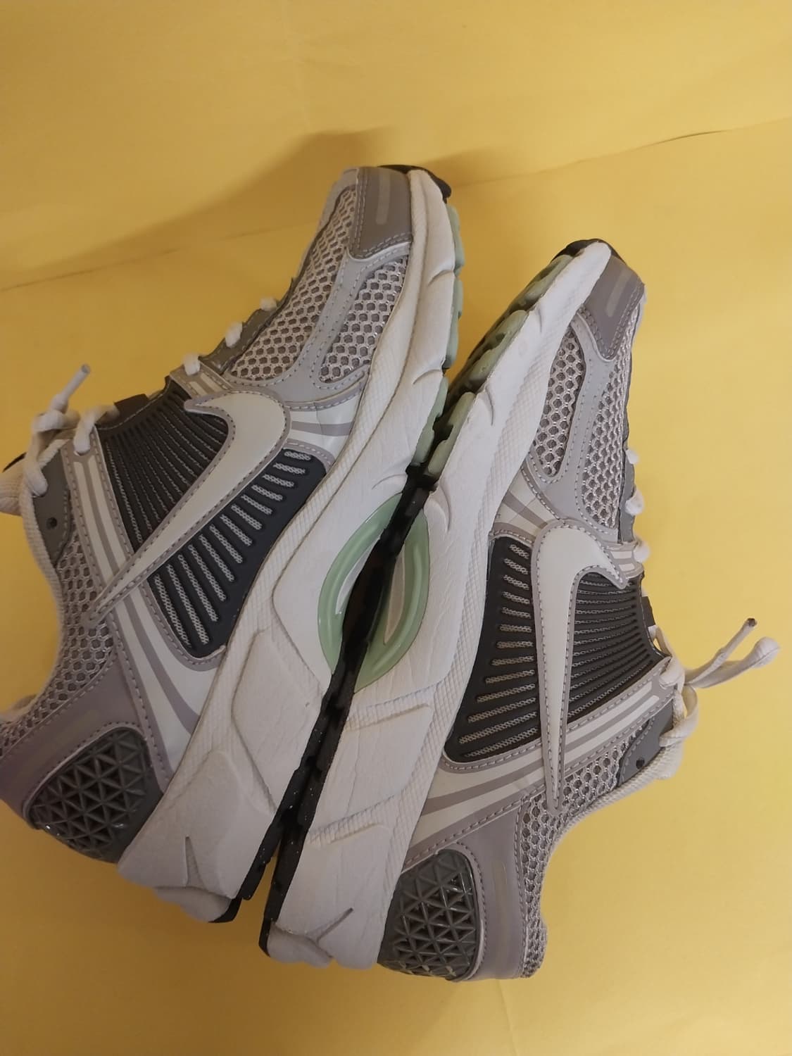 여성 나이키 줌 보메로5 운동화 (240) 상품이미지7