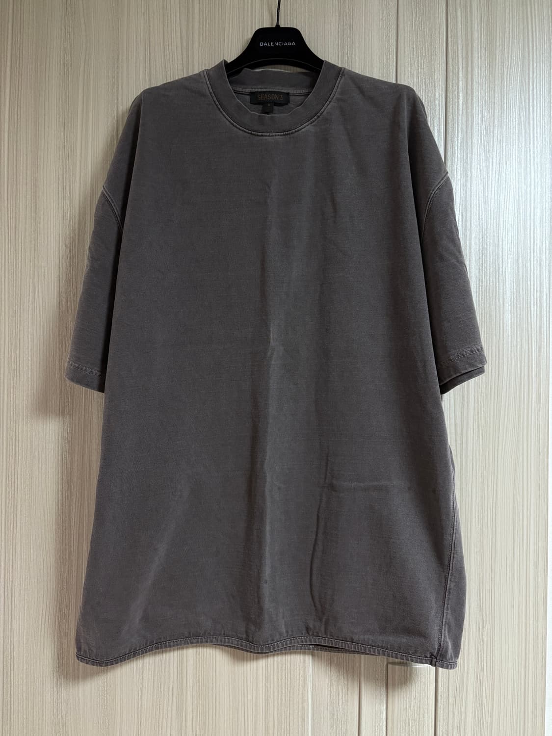 이지 시즌3 다크브라운 티셔츠 상품이미지1