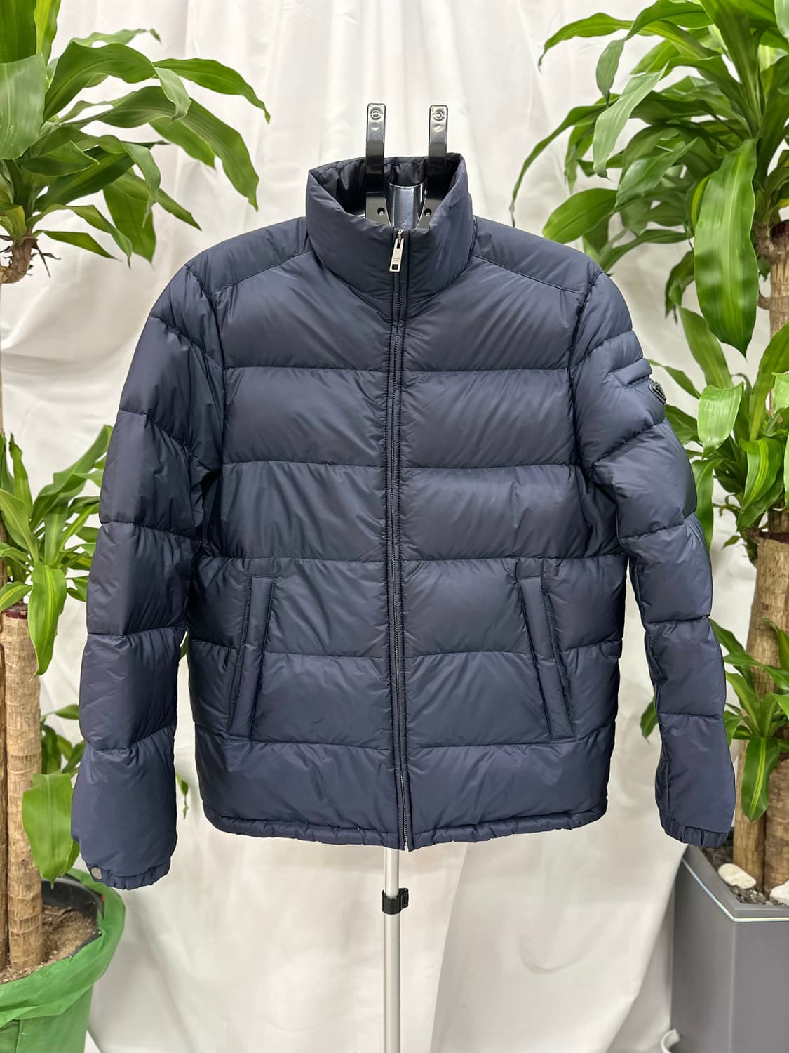 프라다 트라이앵글 패딩 네이비 52 상품이미지1