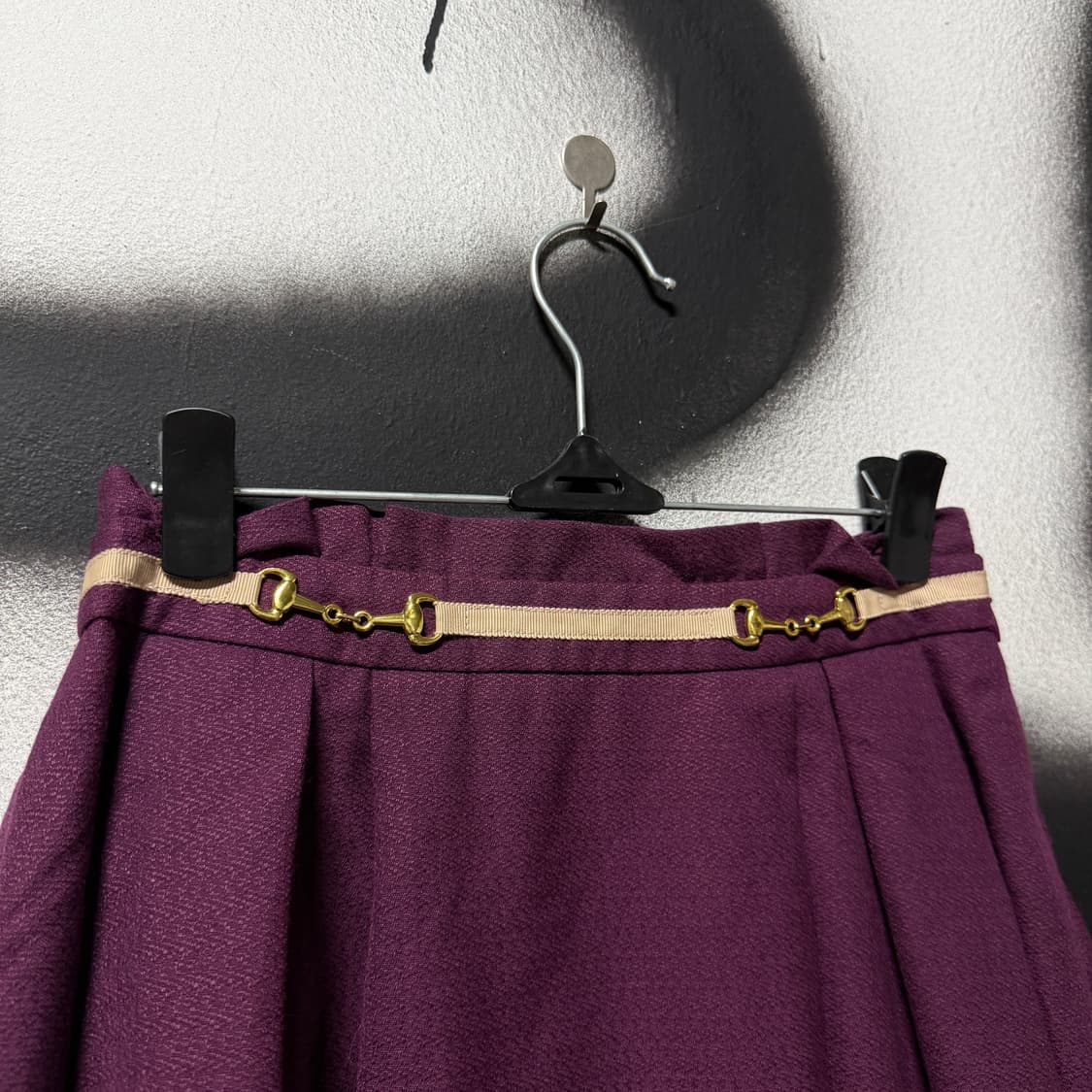 액시즈팜 레이스 업 크로쉐 디테일 뒷 밴딩 플레어 미디 스커트 플럼 상품이미지3