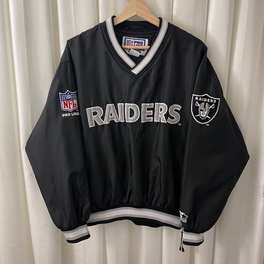 스타터 x NFL 레이더스 브이넥 웜업 상품이미지1