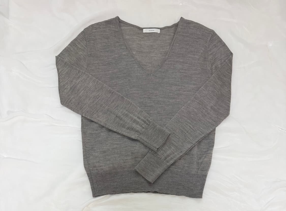 블러썸 에이치 컴퍼니 브이넥니트 상품이미지2