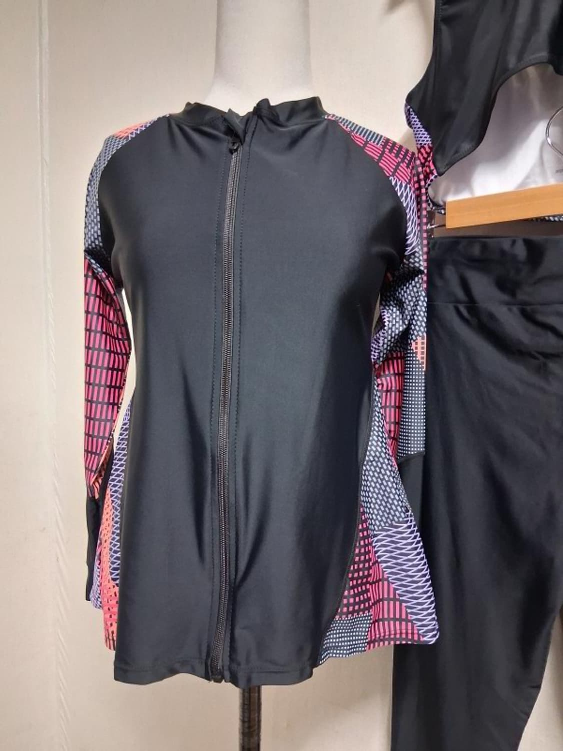 일본수입 여성 헬스저지운동복  4개 셋업 미착용 66
 상품이미지3