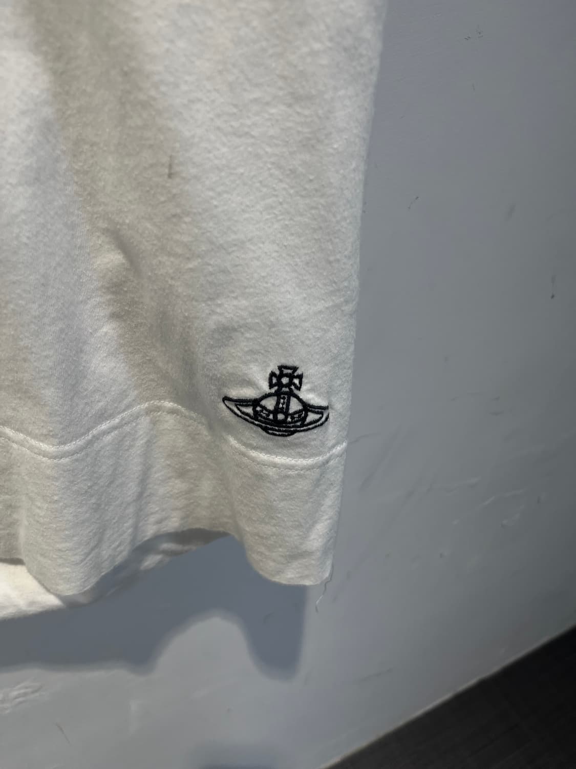 Vivienne westwood 빅하트 하프 오프숄더 반팔 상품이미지4