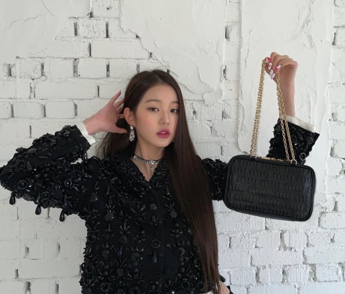 미우미우 로고 엠보싱 가죽 탑 핸들백 브라운 상품이미지4