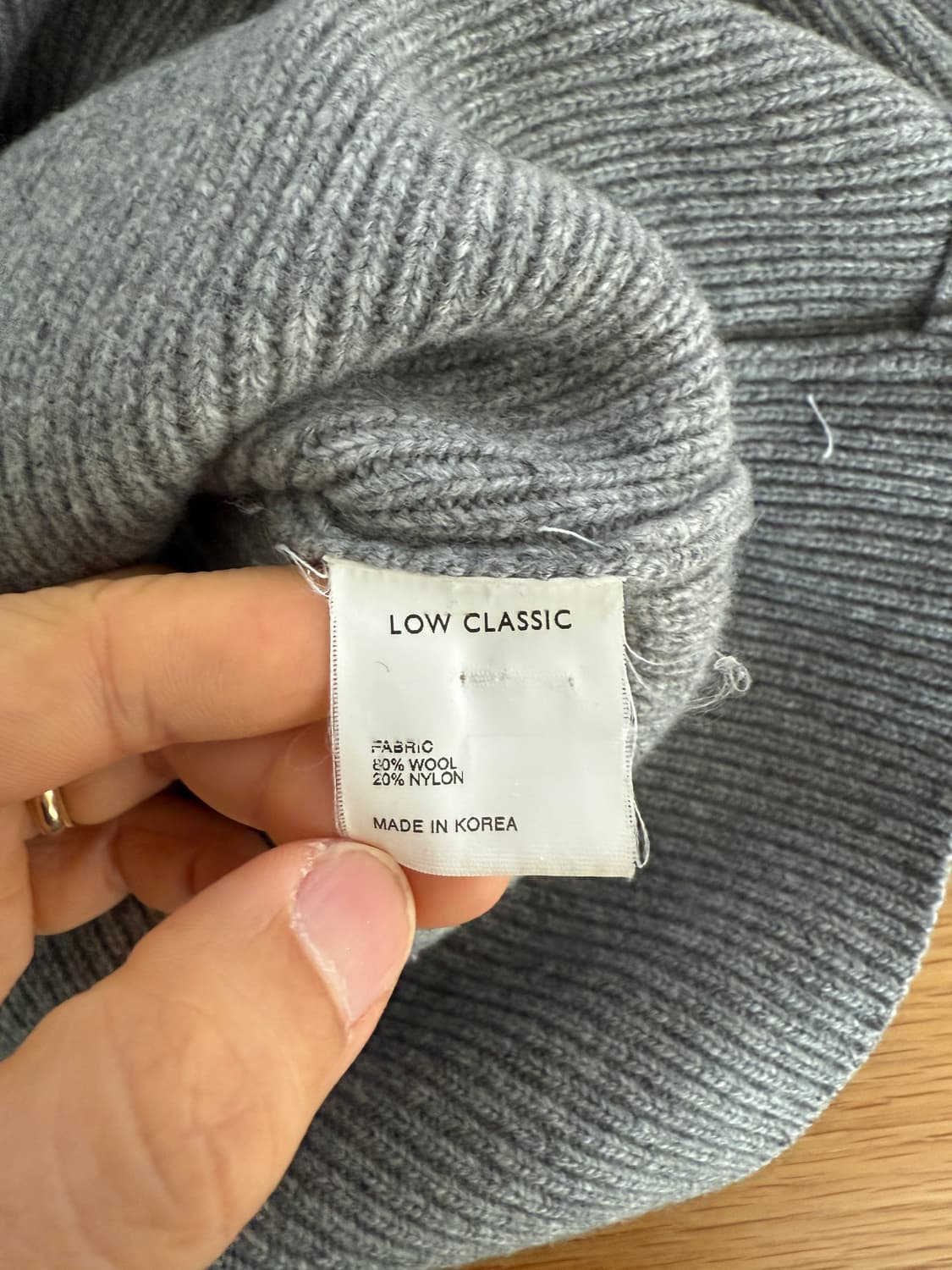 로우클래식(LOW CLASSIC) 비대칭 울 니트 상품이미지7