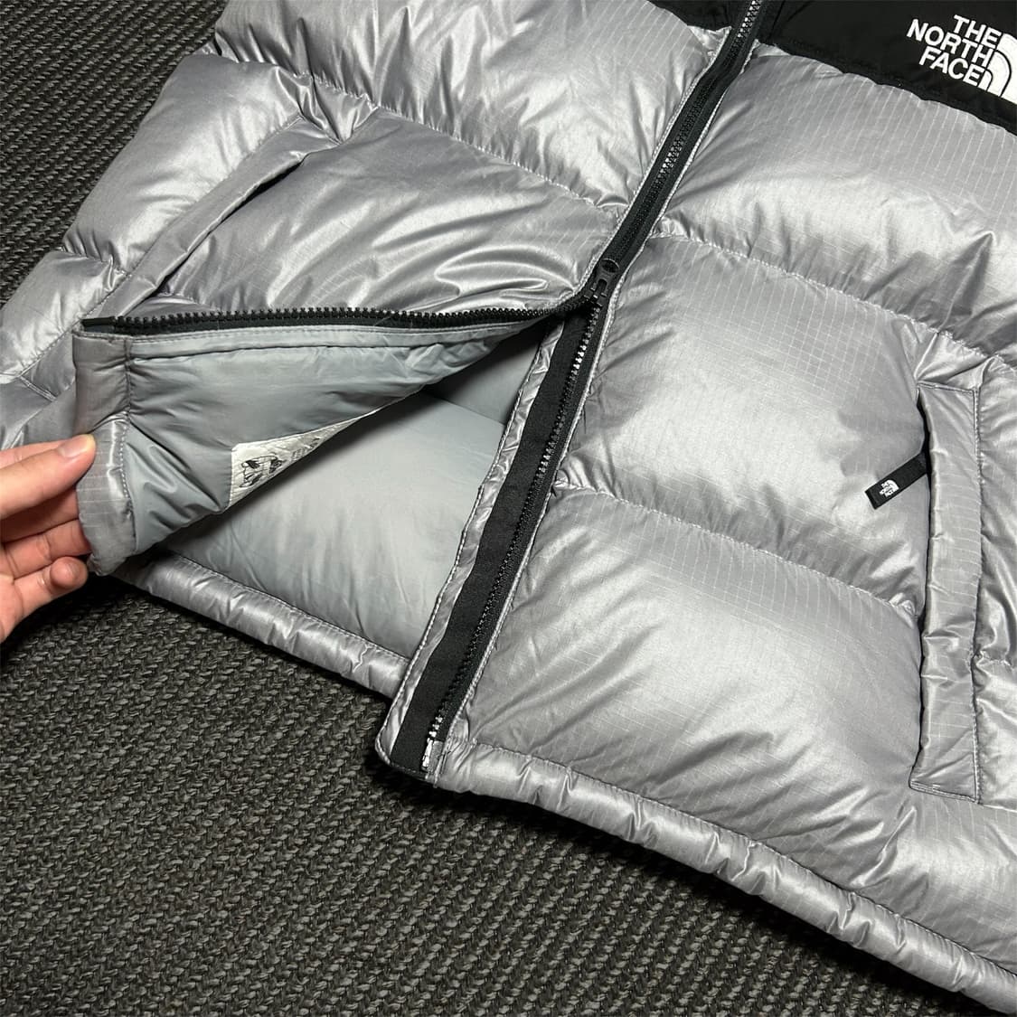 [XL] Northface 노스페이스 눕시 신형 검/회 패딩조끼 상품이미지3