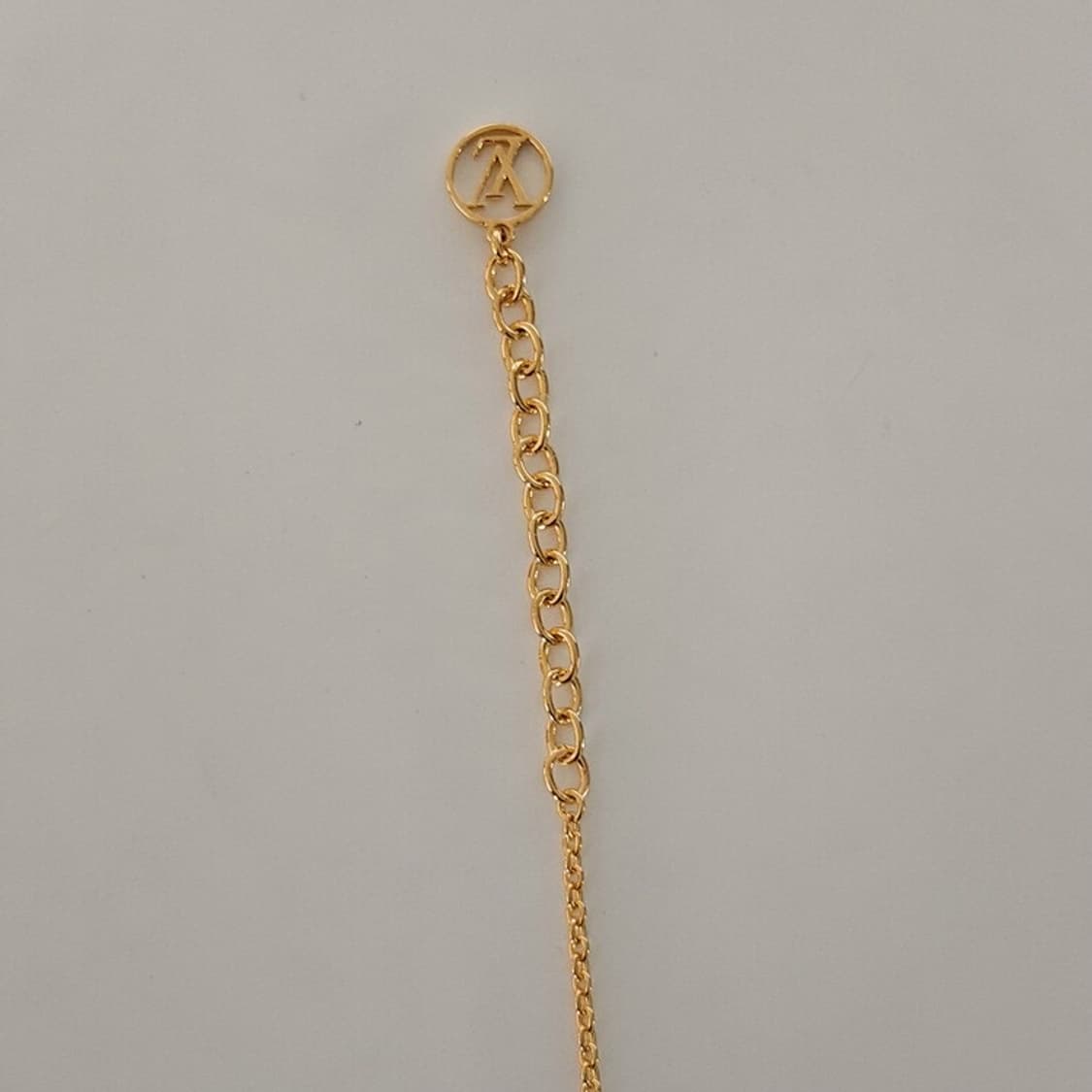 루이비통 에센셜 V 목걸이 상품이미지9