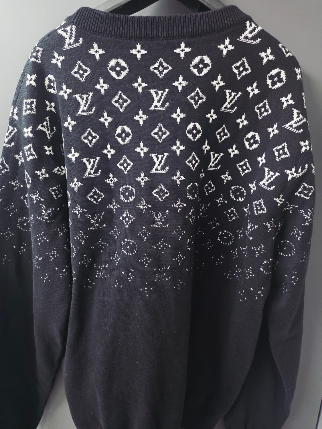 루이비통 모노그램 그라데이션 블랙니트M 상품이미지2