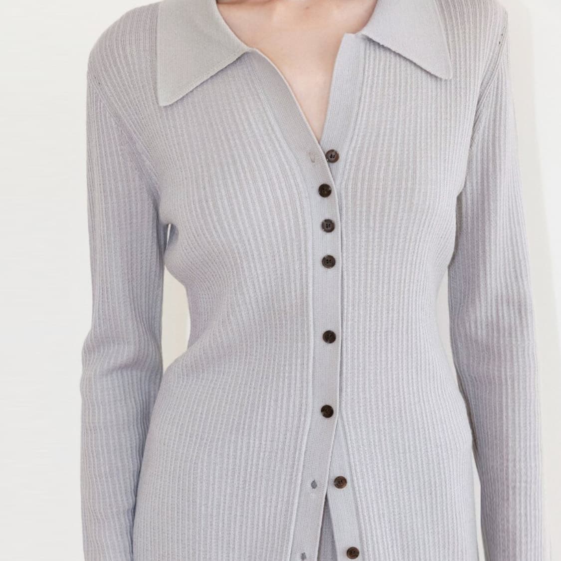 루에브르(LOEUVRE) V넥 오픈카라 슬림 니트가디건 55 새상품 상품이미지2