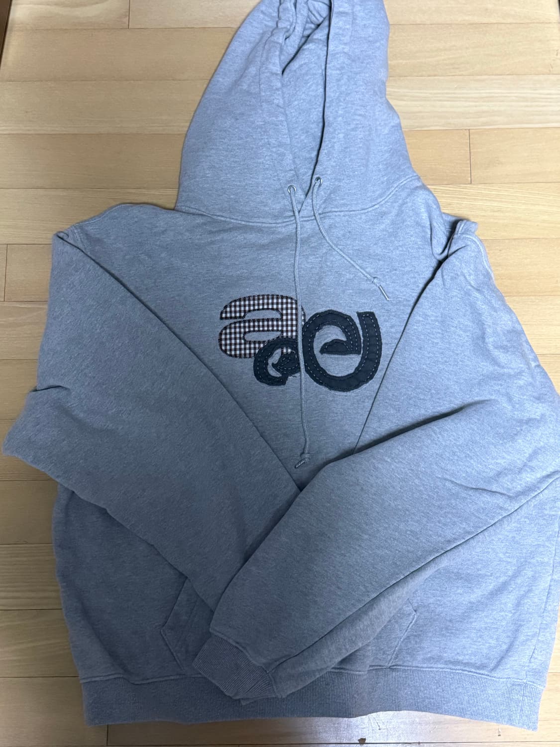 aeae applique logo hoodie 멜란지그레이 후드티 상품이미지2