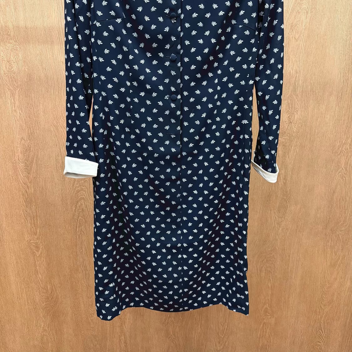 버버리 롱원피스 긴팔 카라 리프 패턴 버튼 클로징 디테일 루즈핏 네이비 상품이미지5