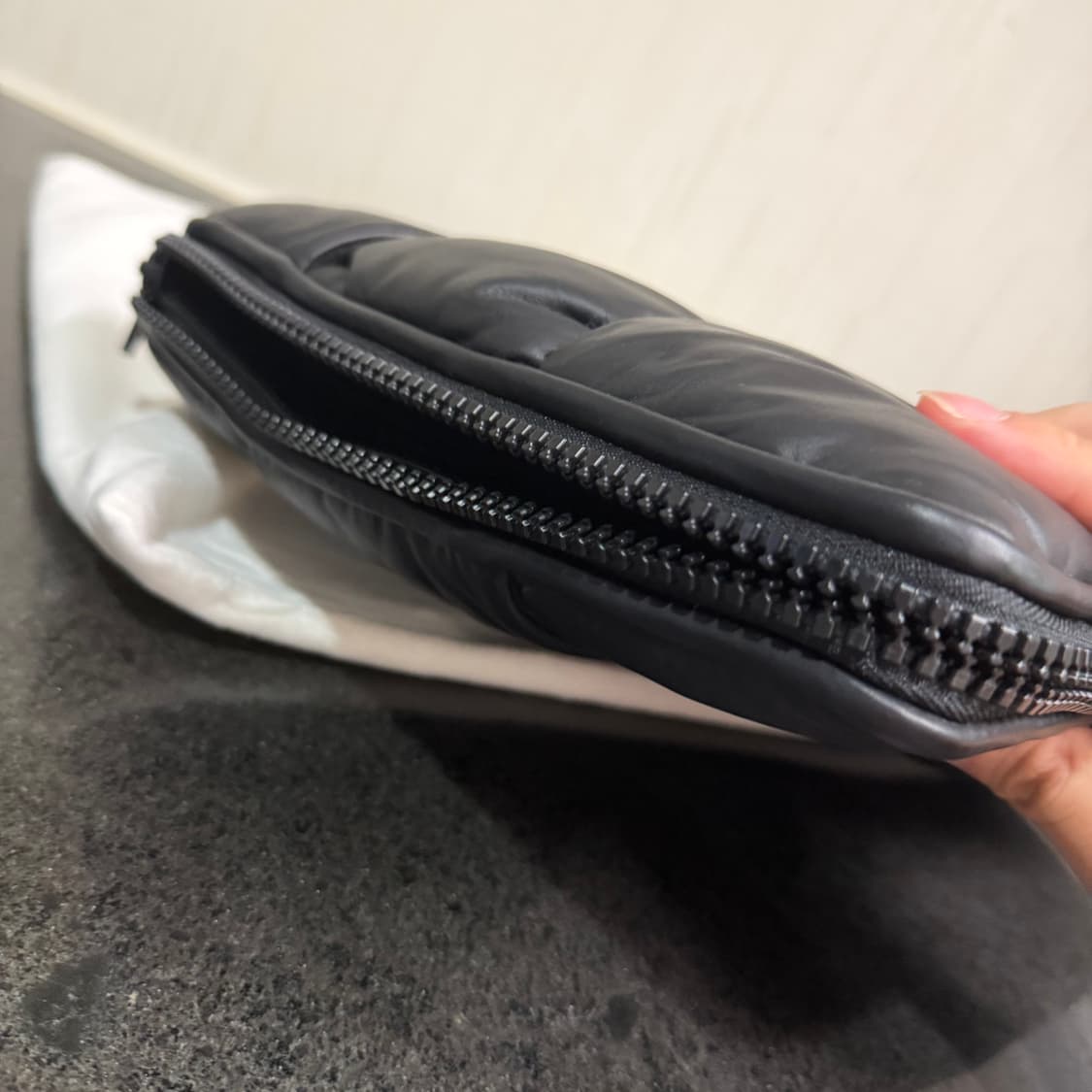 보테가베네타 패딩 클러치 백 상품이미지8