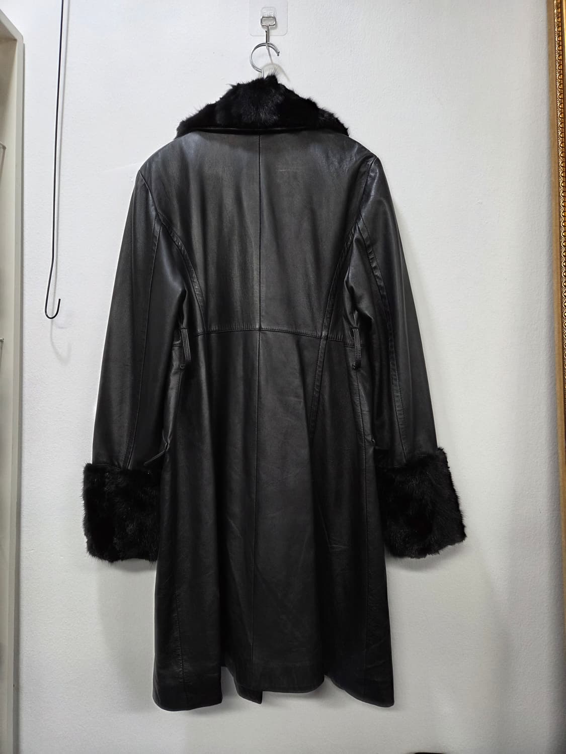 블랙 양가죽 롱코트  밍크퍼 카라 퍼 장식 상품이미지7