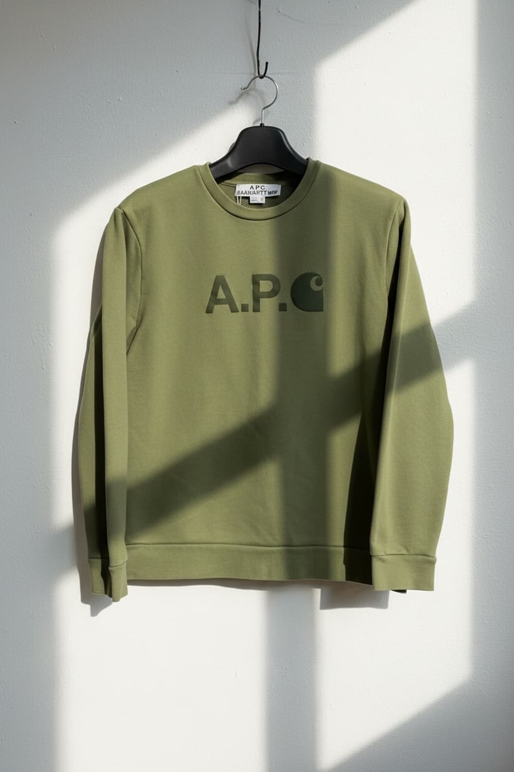 아페쎄 x 칼하트 윕로고 스웻셔츠 상품이미지1