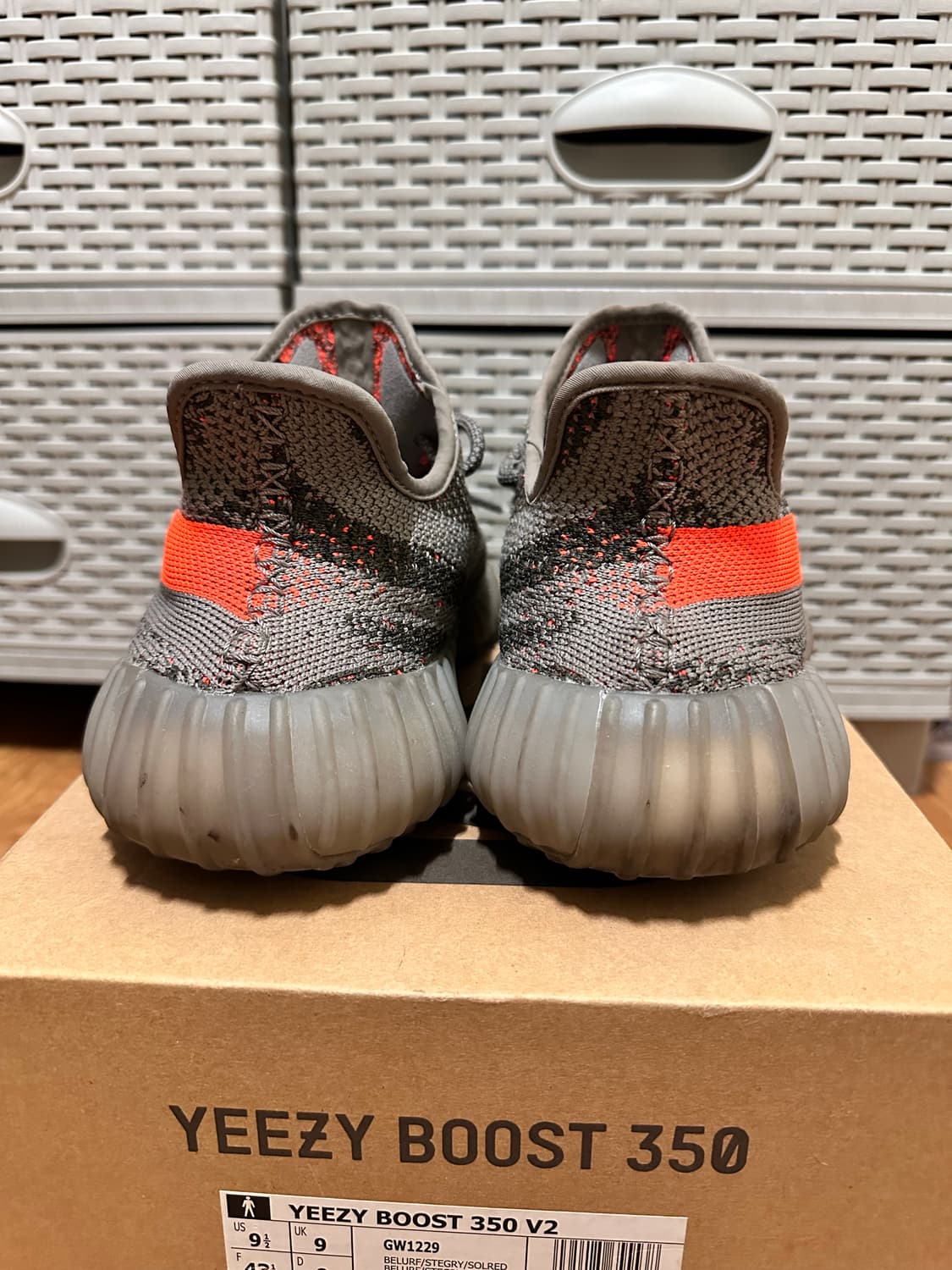 아디다스 이지 부스트 350 V2 벨루가 리플렉티브 275 상품이미지2