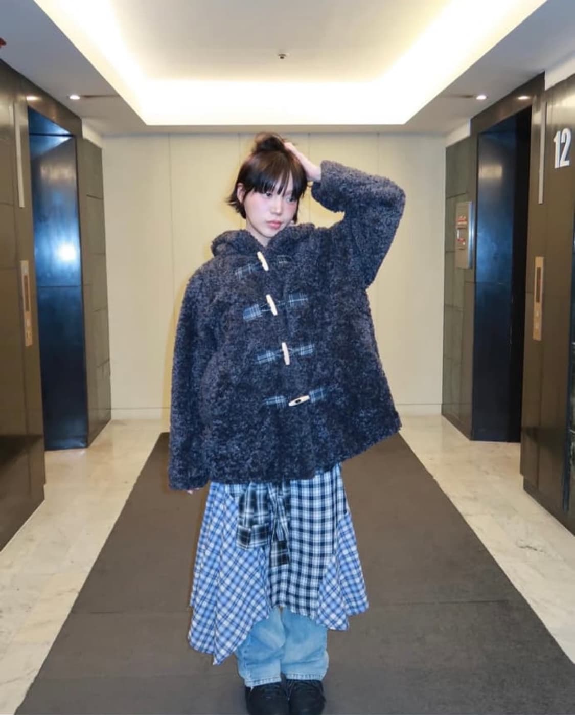 The museum visitor fur jacket 상품이미지2