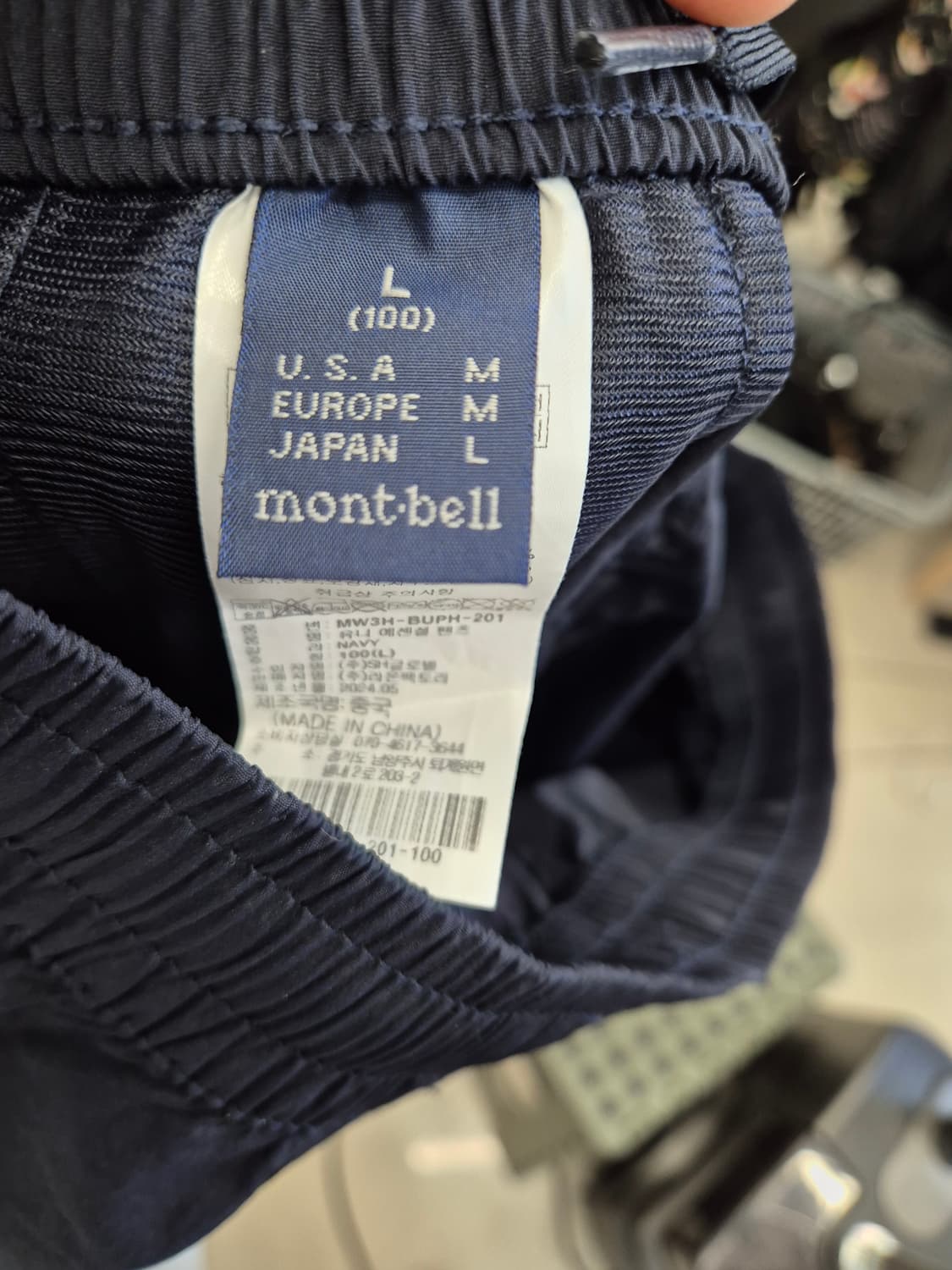 몽벨에서 나온 카고 반바지 네이비L(100)
사이즈   상품이미지5