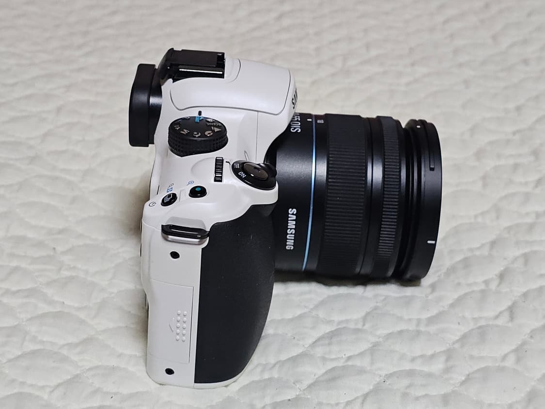 삼성 NX10 미러리스 카메라 화이트 박스 세트 상품이미지9