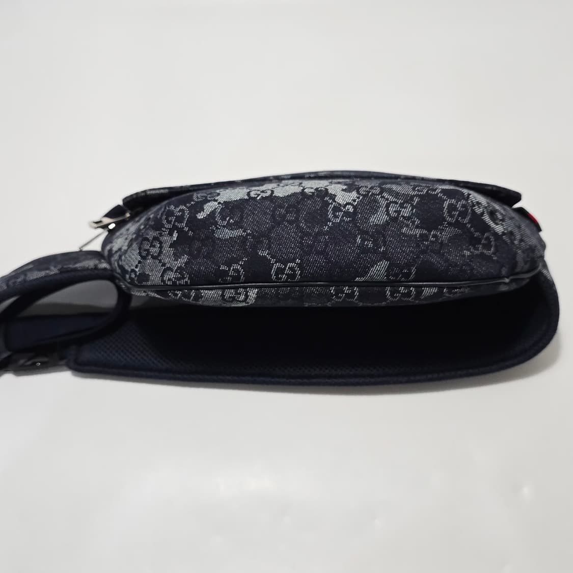 구찌 GG 데님 라지 벨트백 상품이미지7