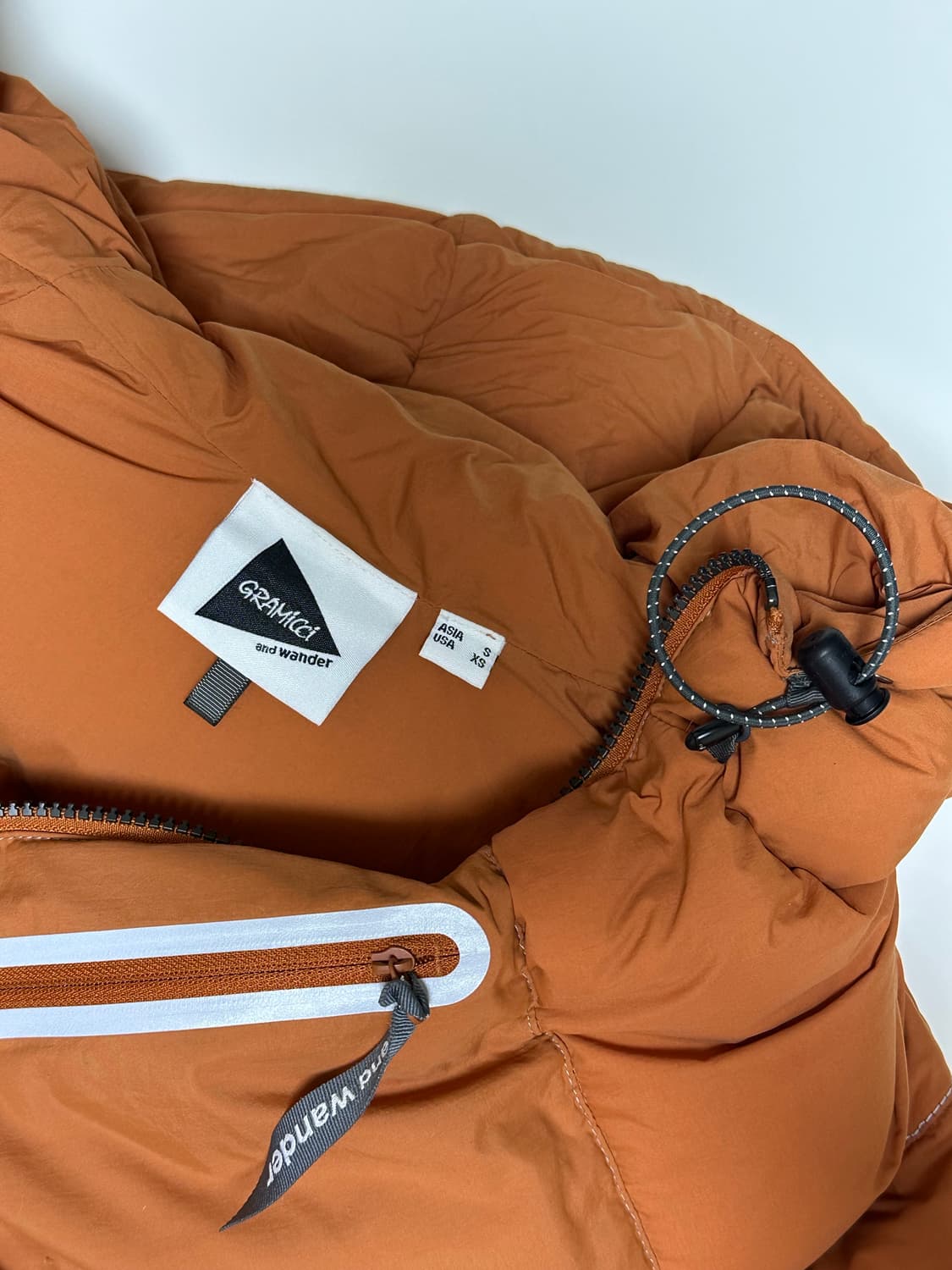 앤드원더X그라미치 오렌지 다운자켓 상품이미지1