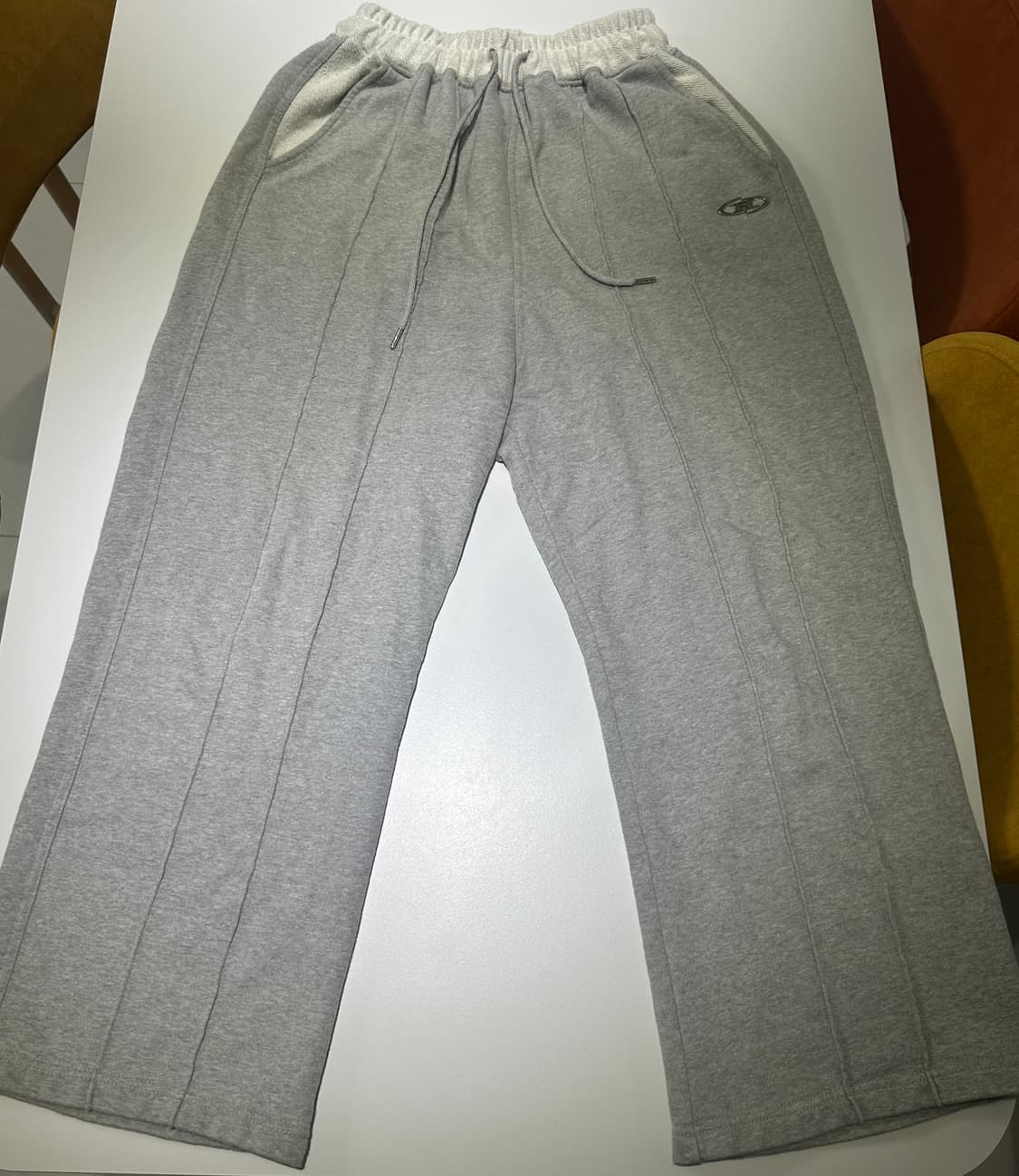 본투윈 더블 핀 턱 와이드 팬츠 2사이즈 판매합니다 상품이미지2