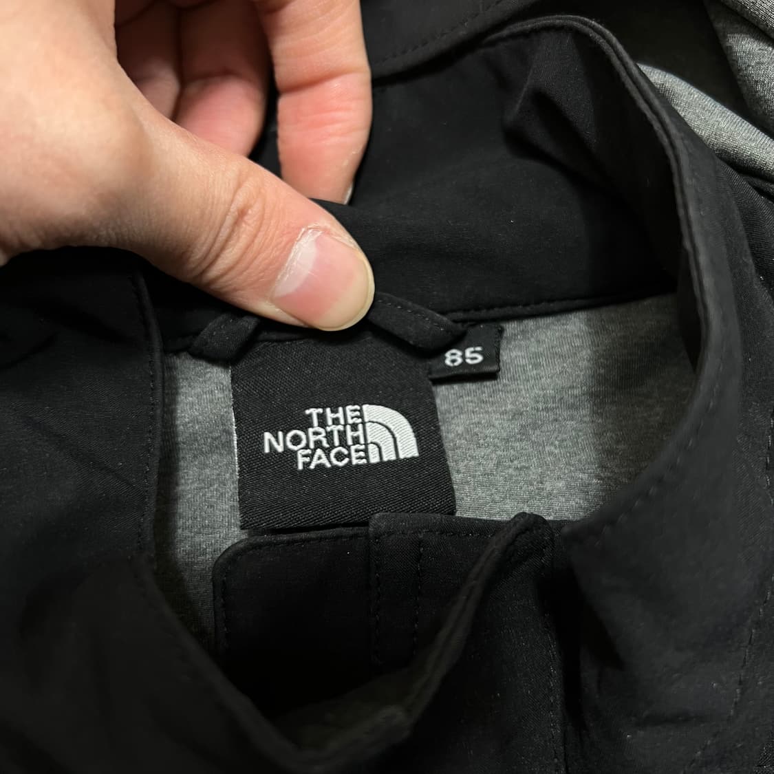 노스페이스 여성 소프트쉘 바람막이 후드자켓 [블랙] XS/85 상품이미지4