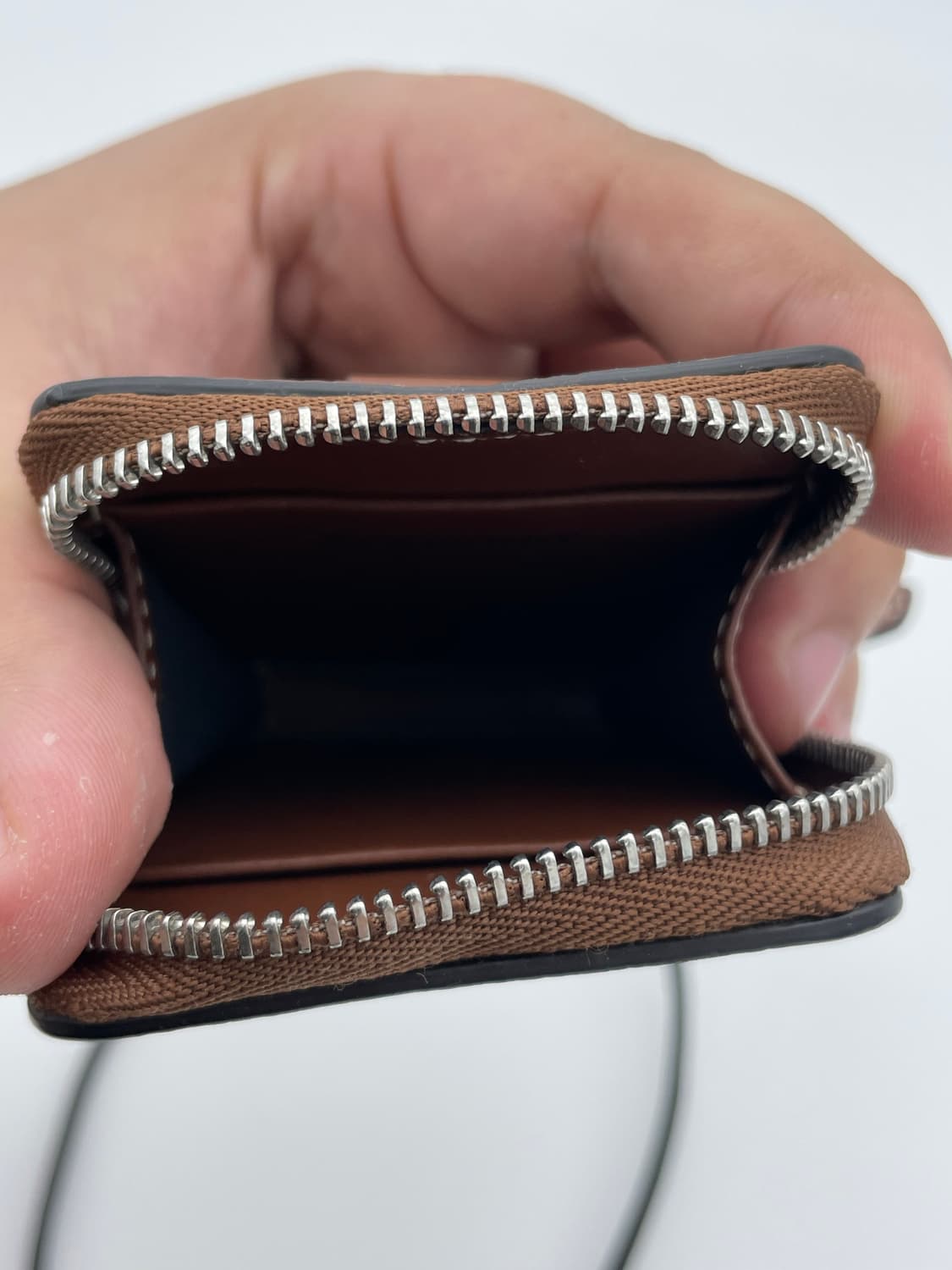 [ 정품 ] 버버리 스트랩 지퍼 카드지갑 브라운  상품이미지6