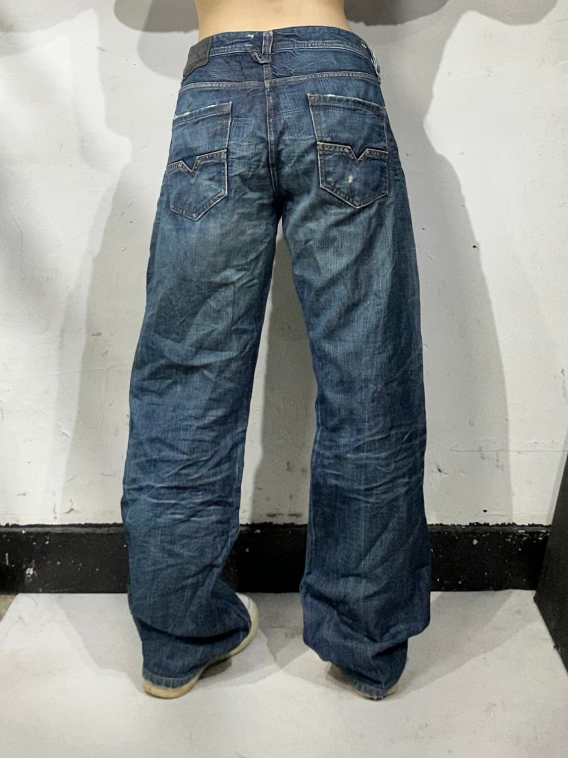 디젤 진청 레이크 워싱 와이드 데님 팬츠 청바지  상품이미지3
