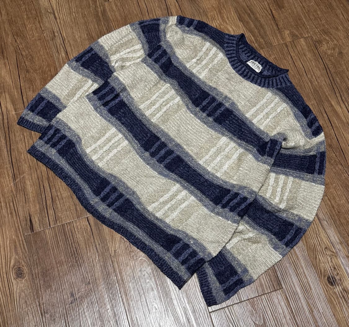 TOC TOC 입체 패턴 세미 오버 니트 상품이미지1