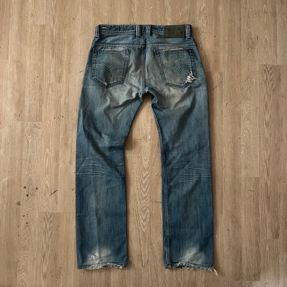 디젤 사파도 워싱 데미지 스트레이트 데님 청바지 상품이미지4