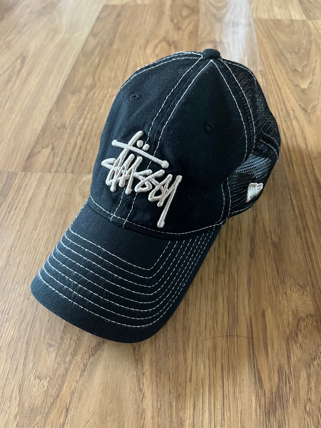 스투시 뉴에라 메쉬 볼캡 블랙 상품이미지1