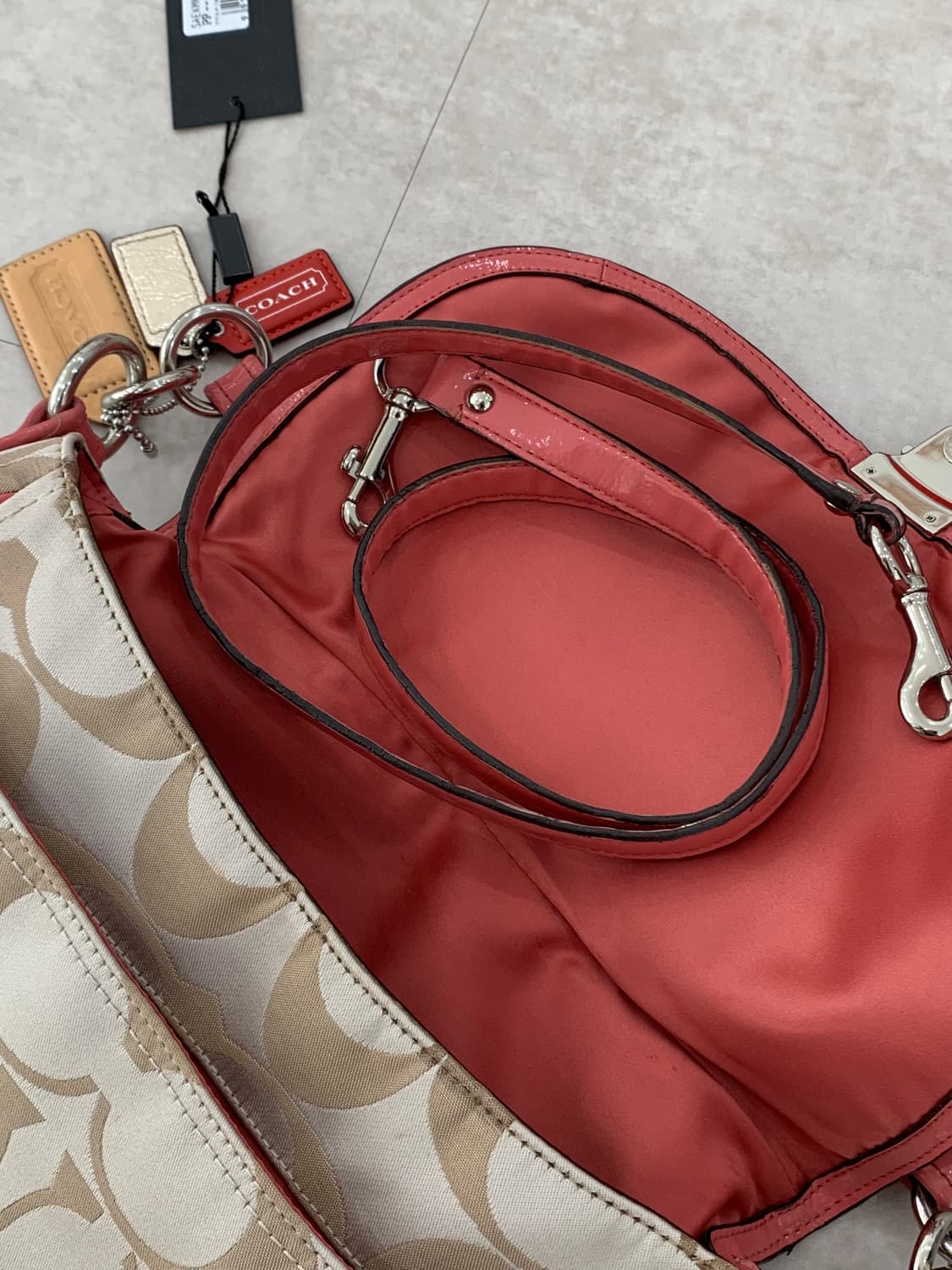 💗 Coach 히메갸루 핑크 아이보리 버클 숄더백 상품이미지6