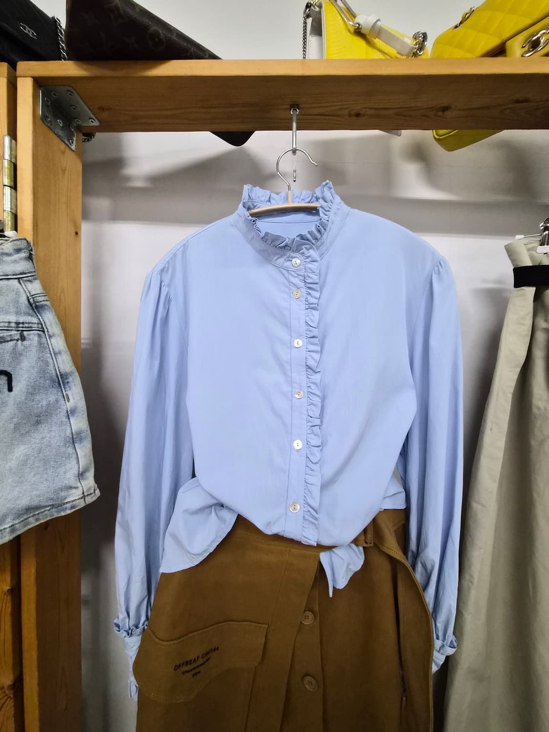 TAV 프릴 스탠드 넥 블라우. 쥬시쥬디 언발 카고 스커트 상품이미지6