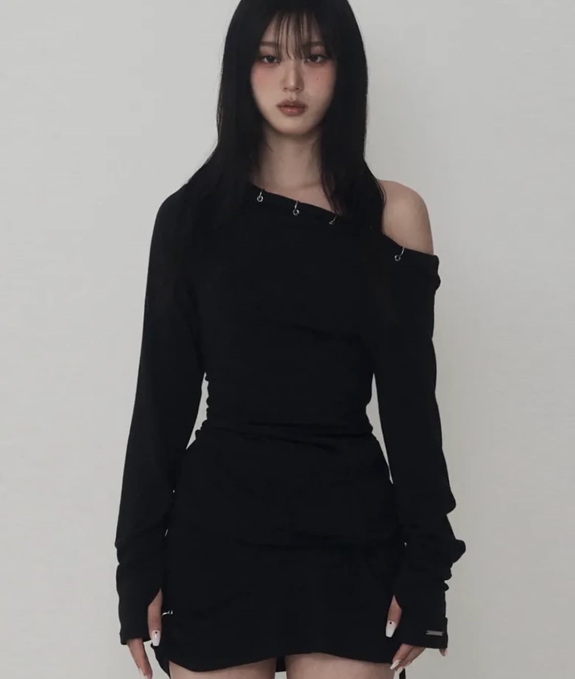 피어싱 드레이프 셋업 롱 슬리브 (블랙) /에트오소메 상품이미지1