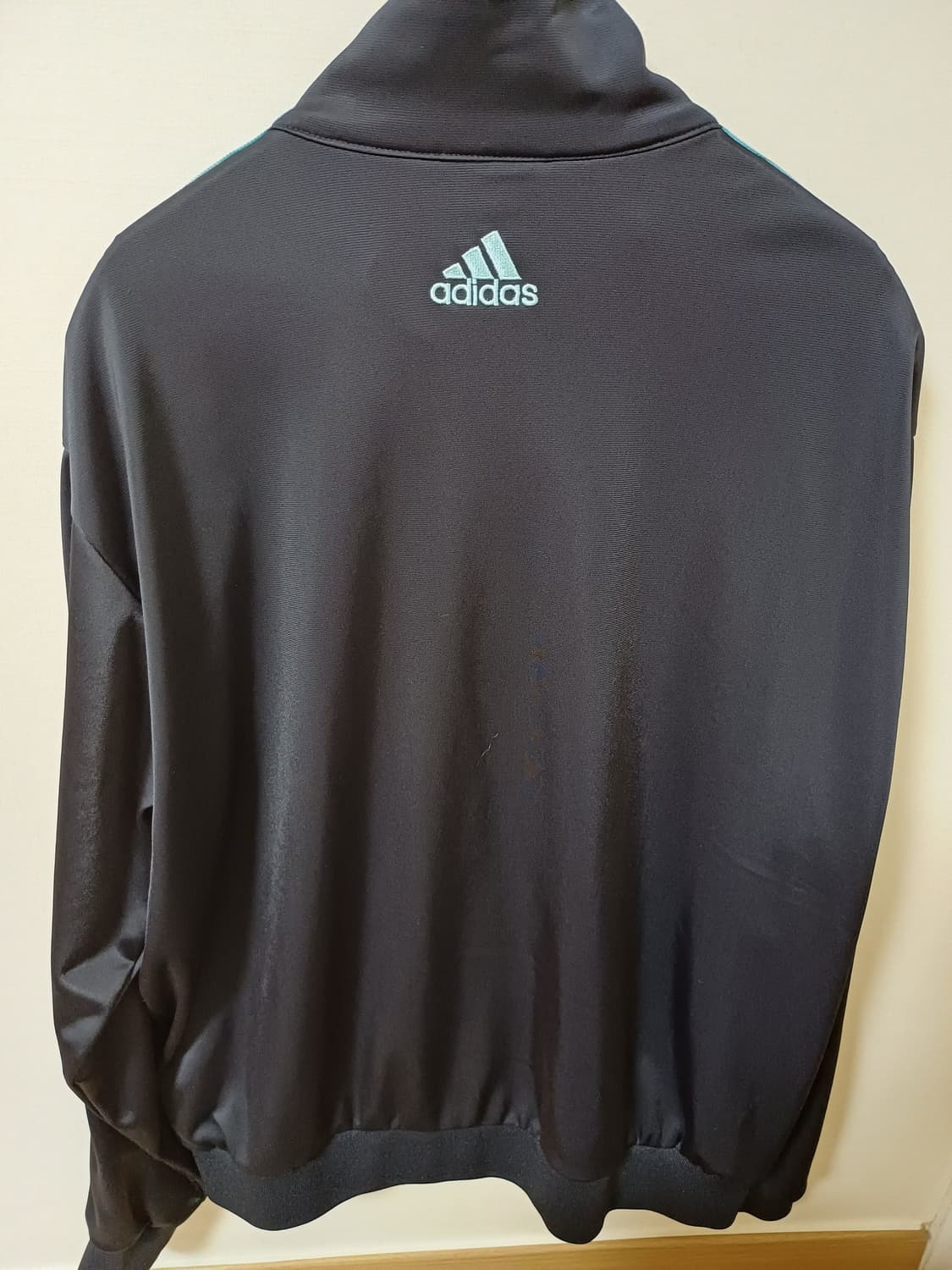 아디다스 시나모롤 트랙탑 져지 곤하 상품이미지5