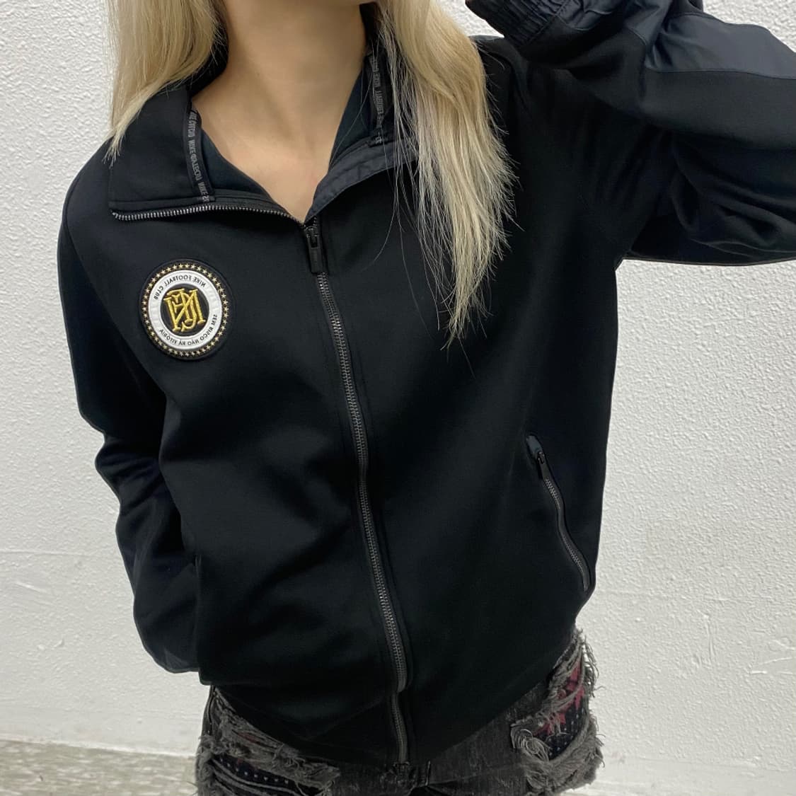 나이키 블랙스우시 블랙 트랙탑 XL 상품이미지1