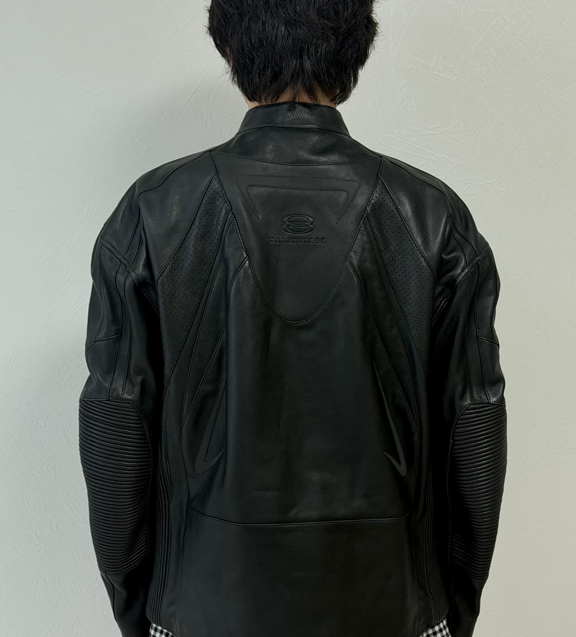 발렌시아가 23FW 인플레이터블 레더 자켓 상품이미지6