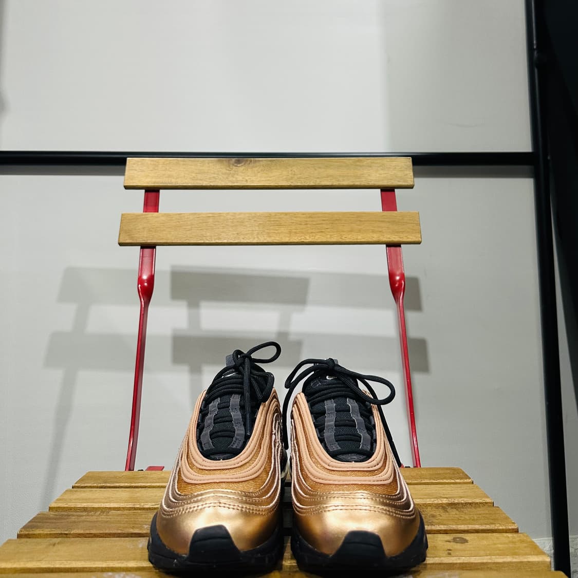 230) 나이키 운동화 여성 여자 신발 에어맥스 97 골드 블랙 상품이미지2
