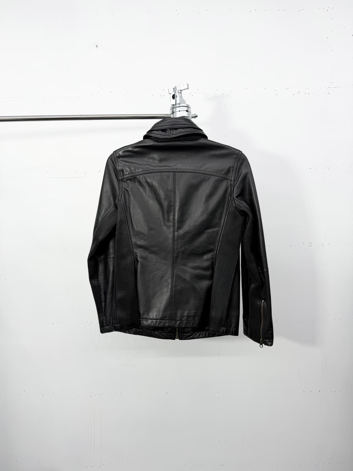 Lambskin layered high-neck jacket 상품이미지3