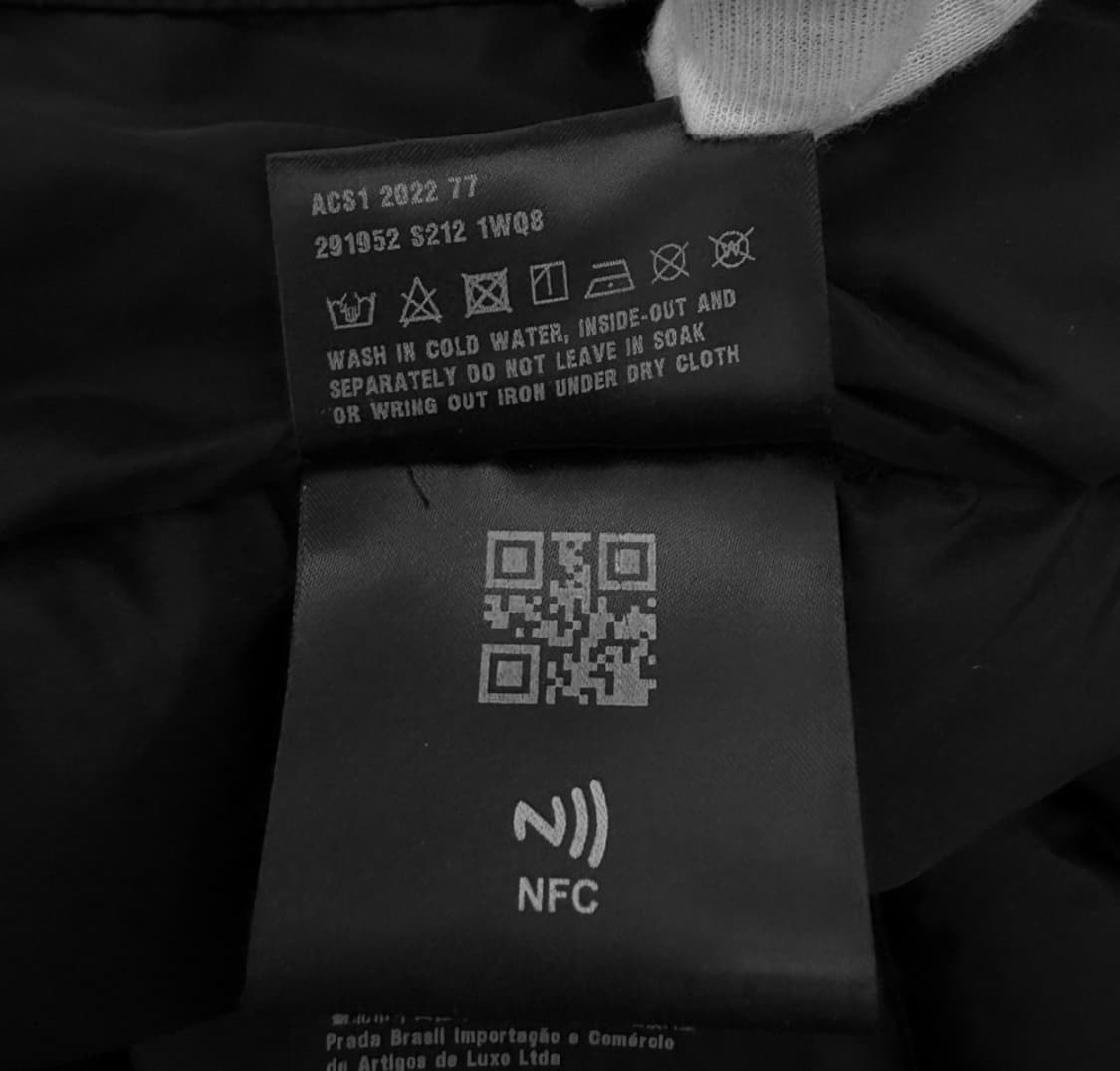 [38] 프라다 여성 리나일론 개버딘 후드 다운 패딩 자켓 블랙 상품이미지8