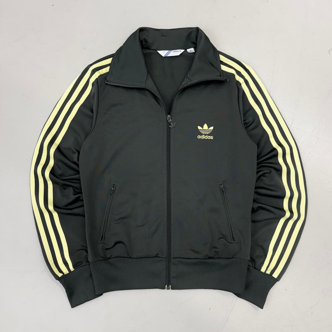 아디다스 빅로고 파이어버드 카키 옐로우 트랙탑 져지 상품이미지2