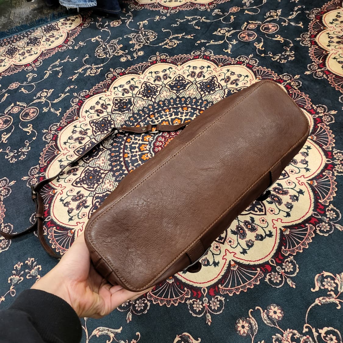 몽삭 레더 크로스백 상품이미지5