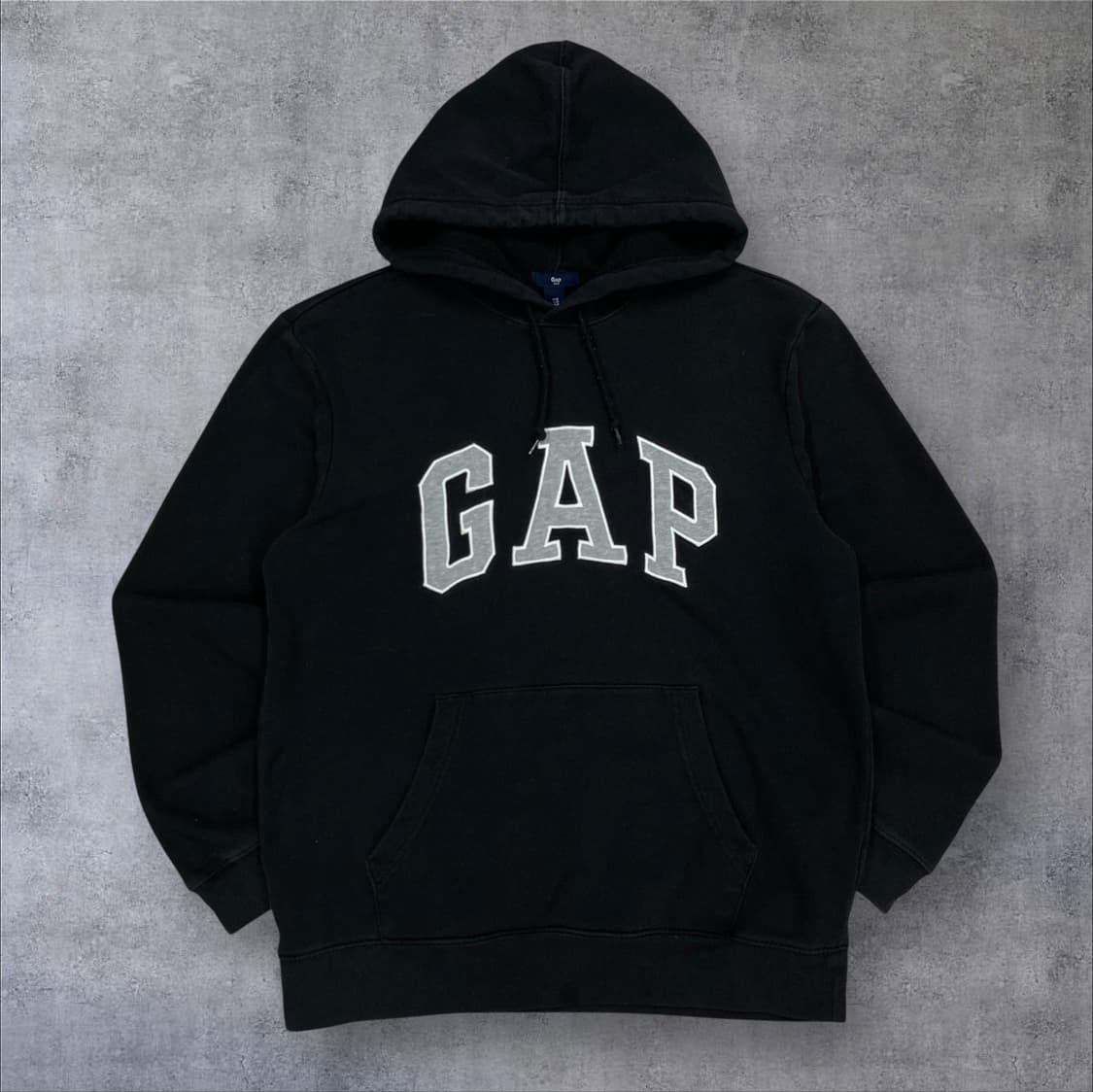 GAP 블랙 컬러 스펠아웃 빅로고 후드티 상품이미지1