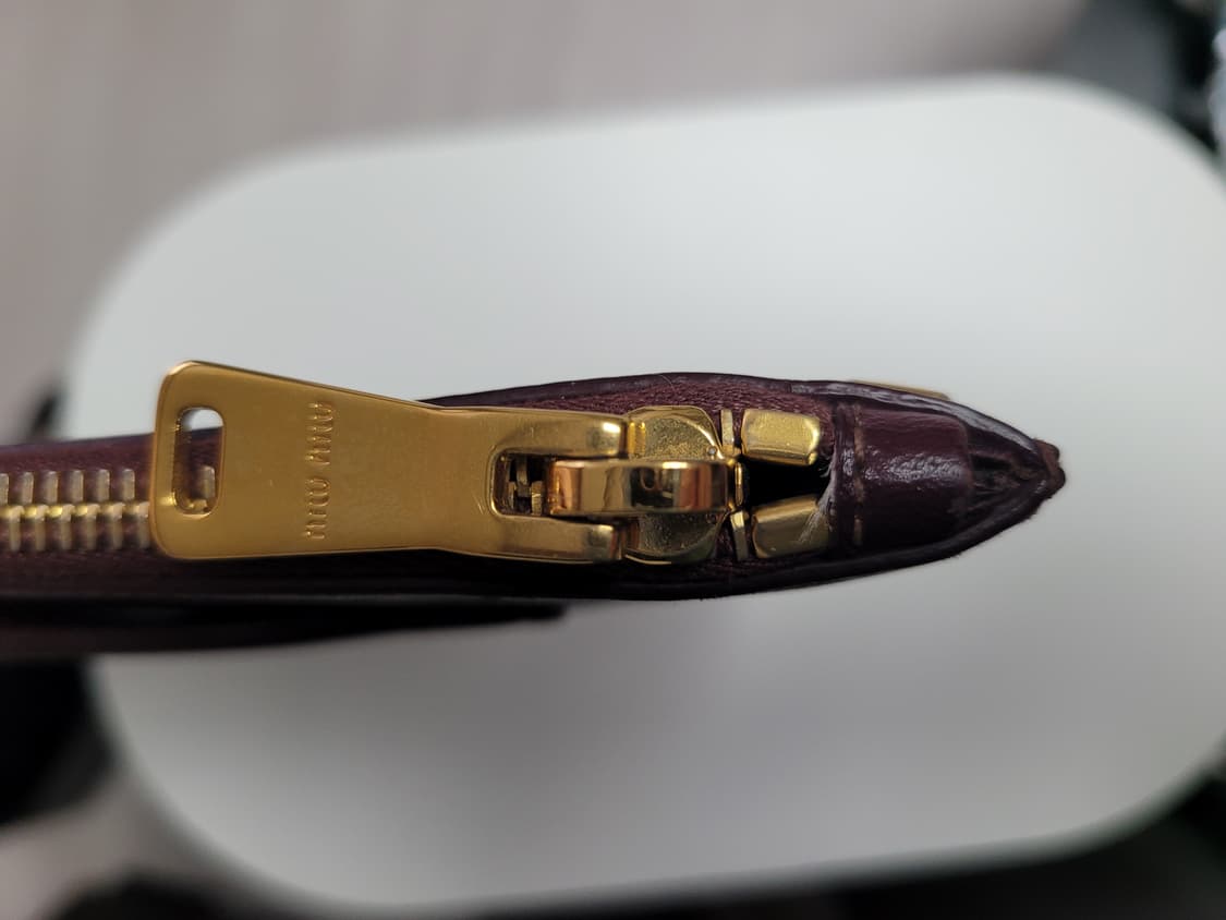 미우미우 스터드 클러치 상품이미지3