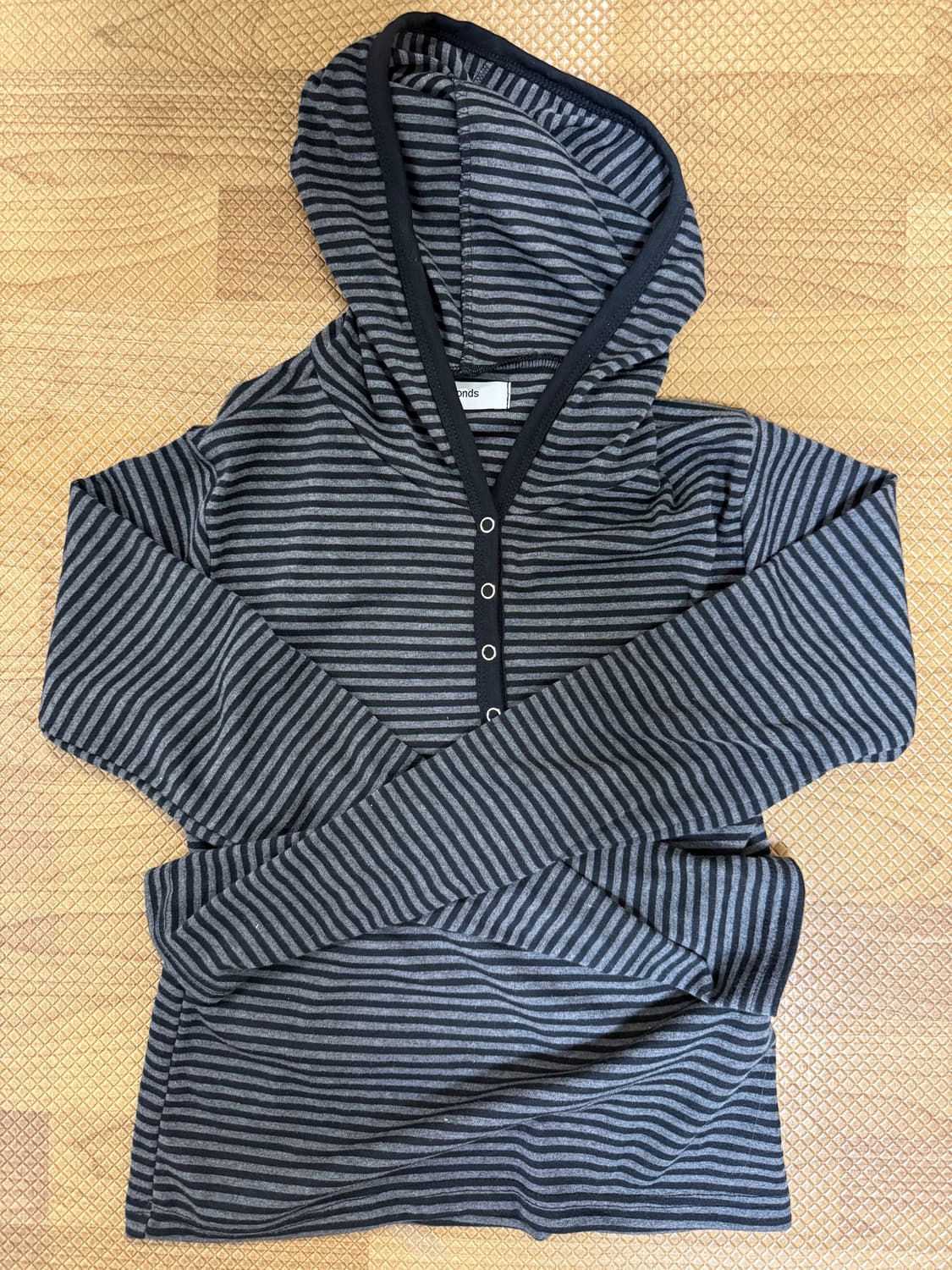 8seconds 에잇세컨즈 회색 줄무늬 긴팔티 판매합니다. 상품이미지1