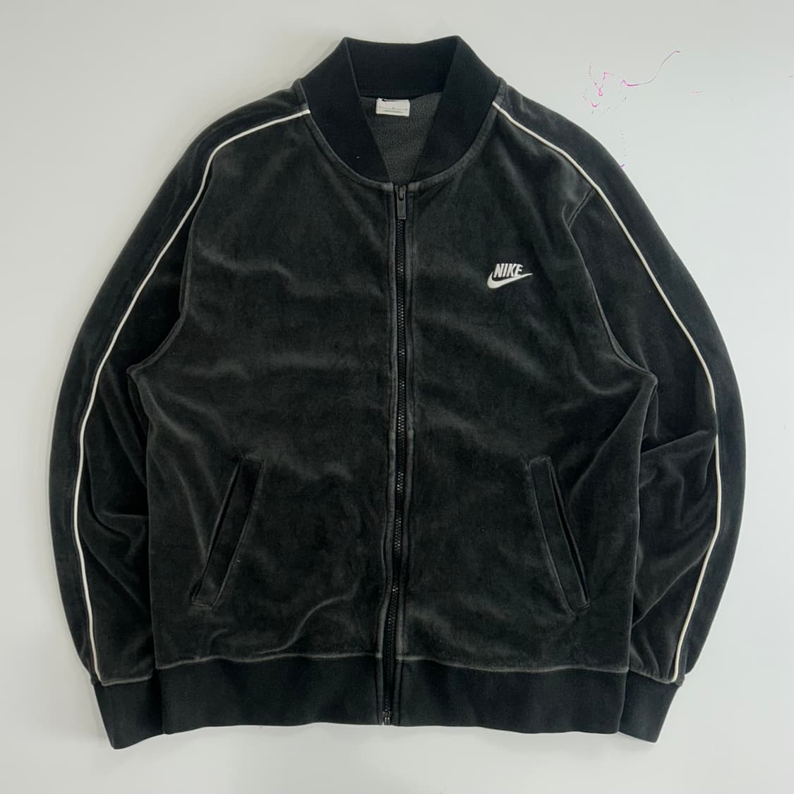 Nike 나이키 화이트 로고 차콜 벨벳 집업 상품이미지3