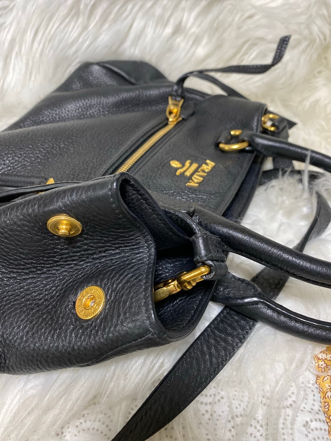 프라다  비텔로 다이노 레더 토트 숄더백 블랙 금장 상품이미지4