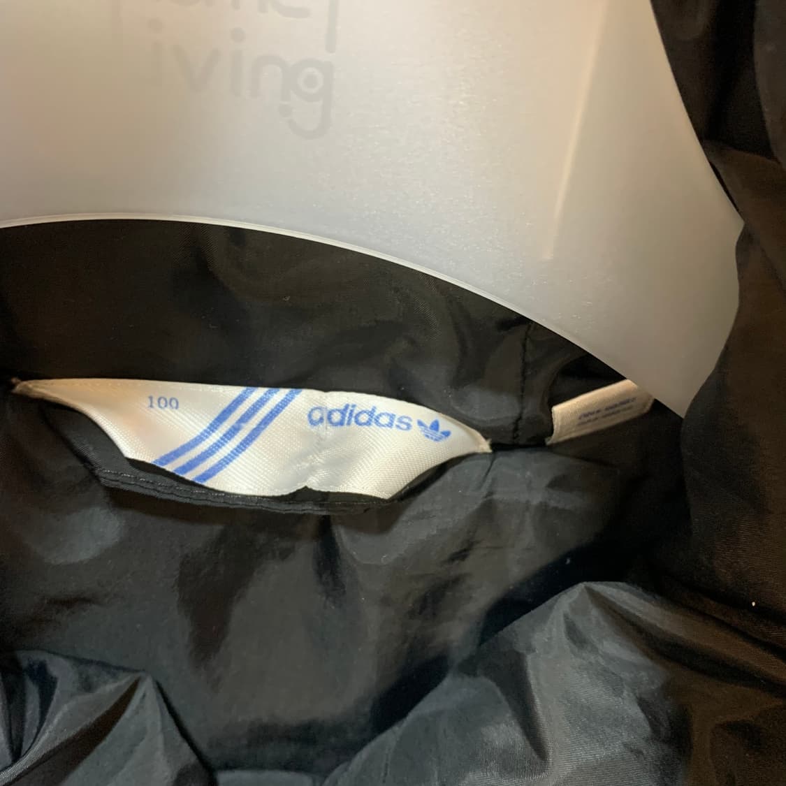 아디다스 덕다운 올블랙 투웨이 유광 패딩 점퍼 상품이미지5